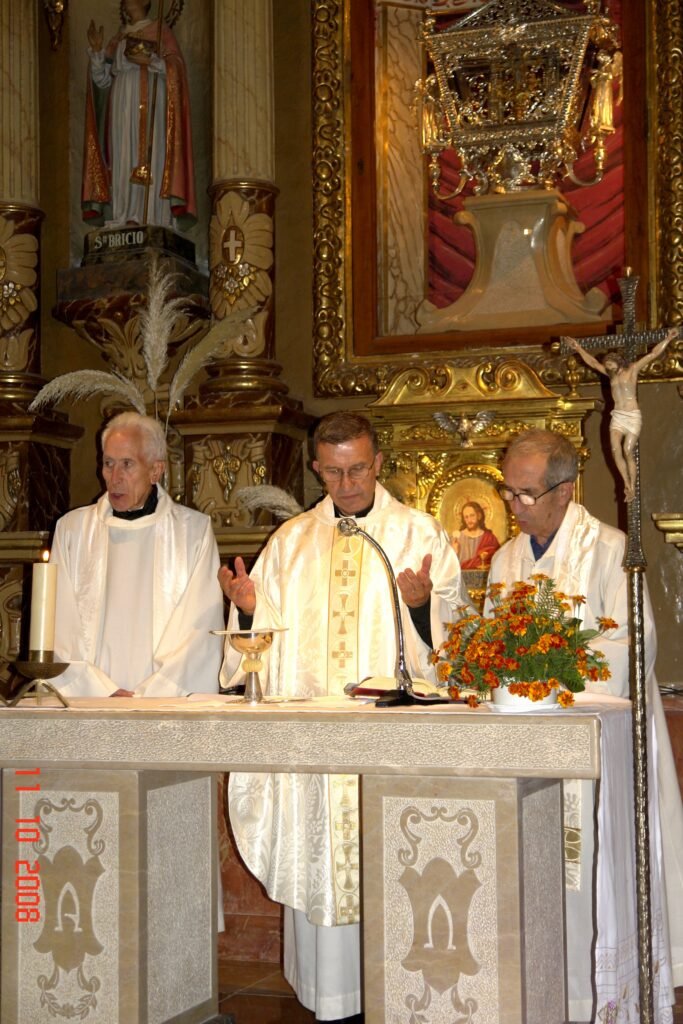 Father Javier with his brother Mosén Joaquín on his left and Mosén Mariano Puerto, a relative, on the right. In the Church of Forcall.